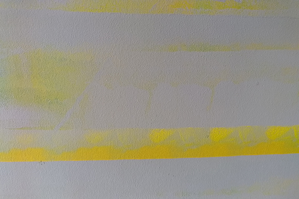 geel muur detail