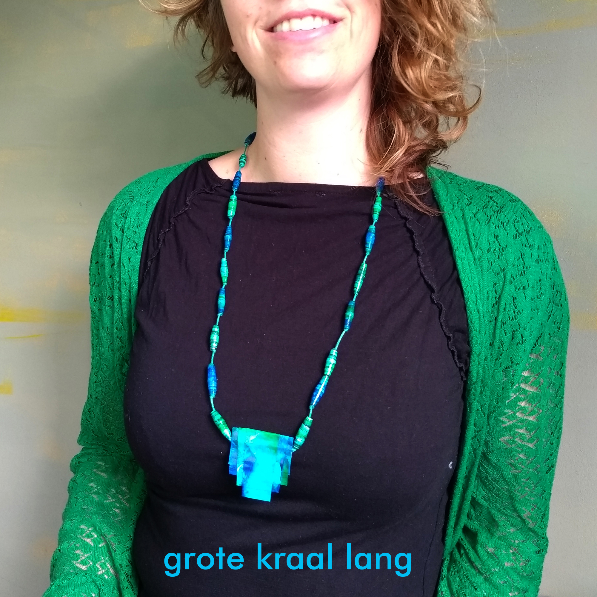papierkralen ketting met grote opvallende kraal